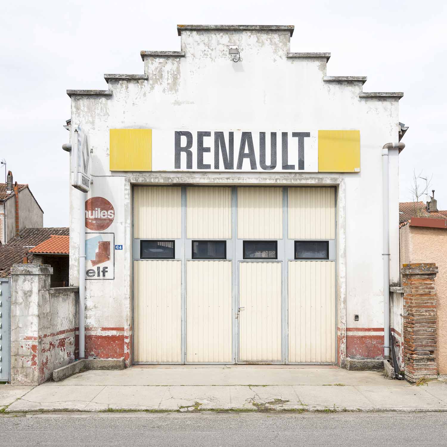 In the series old car garages a Renault garage in Rieumes in Haute-Garonne