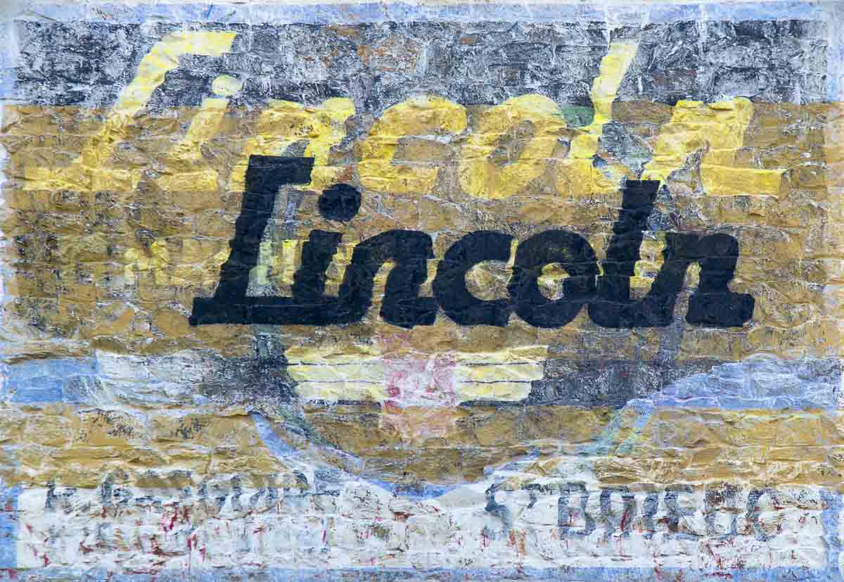 Old painted wall advertisement LINCOLN in Lamballe